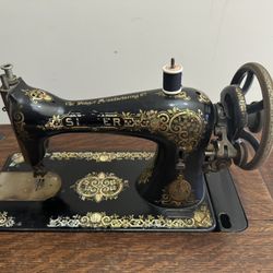 Singer sewing Machine 1899 