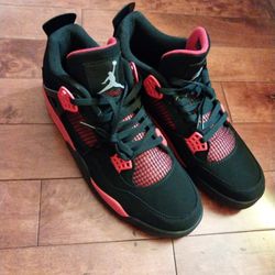 Jordan 4's Red Thunders