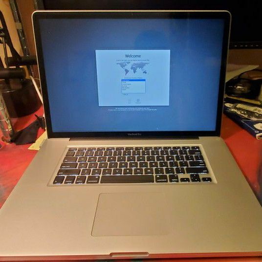 Rare Apple MacBook Pro 17 Inch Core i7 Early 2011
