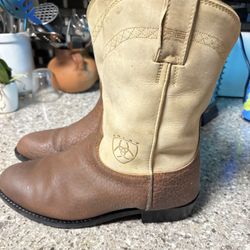 Boots  And Shoes For Sale Send Me A Message For The Prices