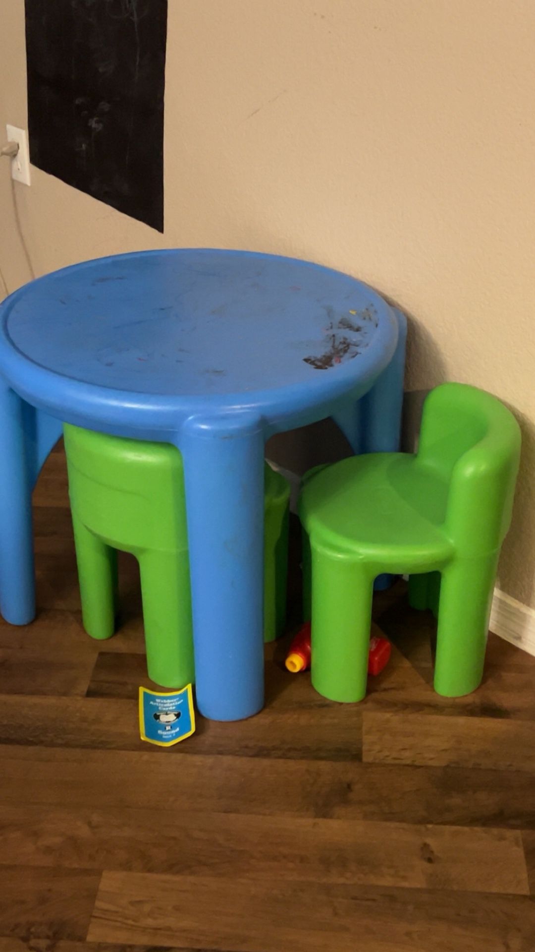 Little Tikes Bright 'n Bold Table & Chairs, Green/Blue, 24 x 24 x 18