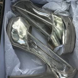 Bebe Gold High Heels. New Condition. 