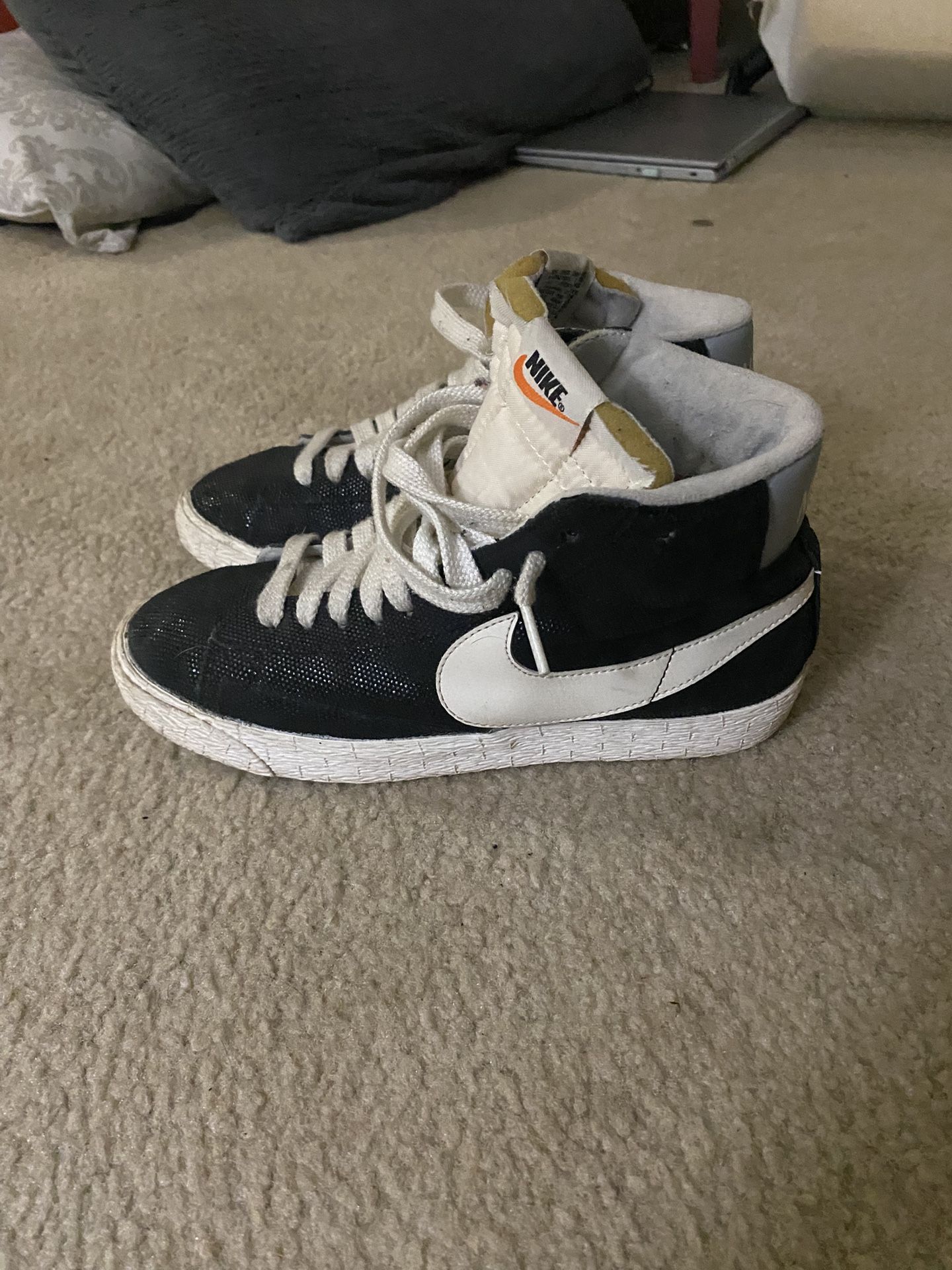 Nike Blazers Sz 7