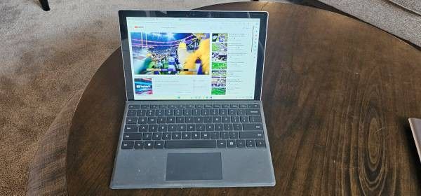 Microsoft Surface Pro 5*Backlit Keyboard*8GB RAM*8th Gen Core i5*Â