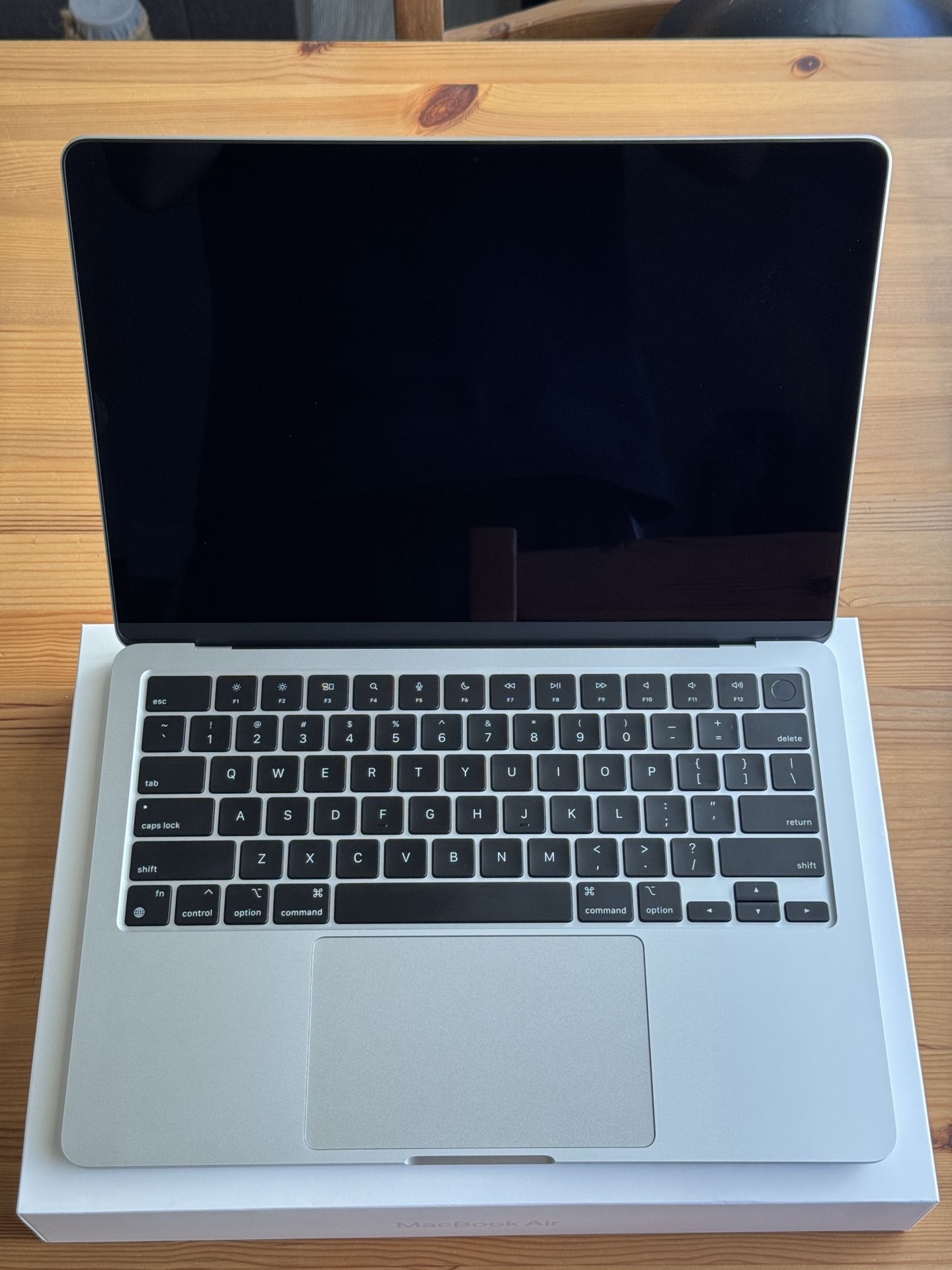 MacBook Air M2 - 16gb Ram - Like New