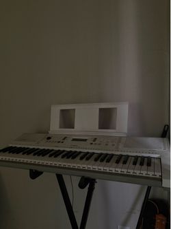 Fully loaded Yamaha keyboard EZ-300
