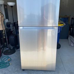 Refrigerator/ NEW