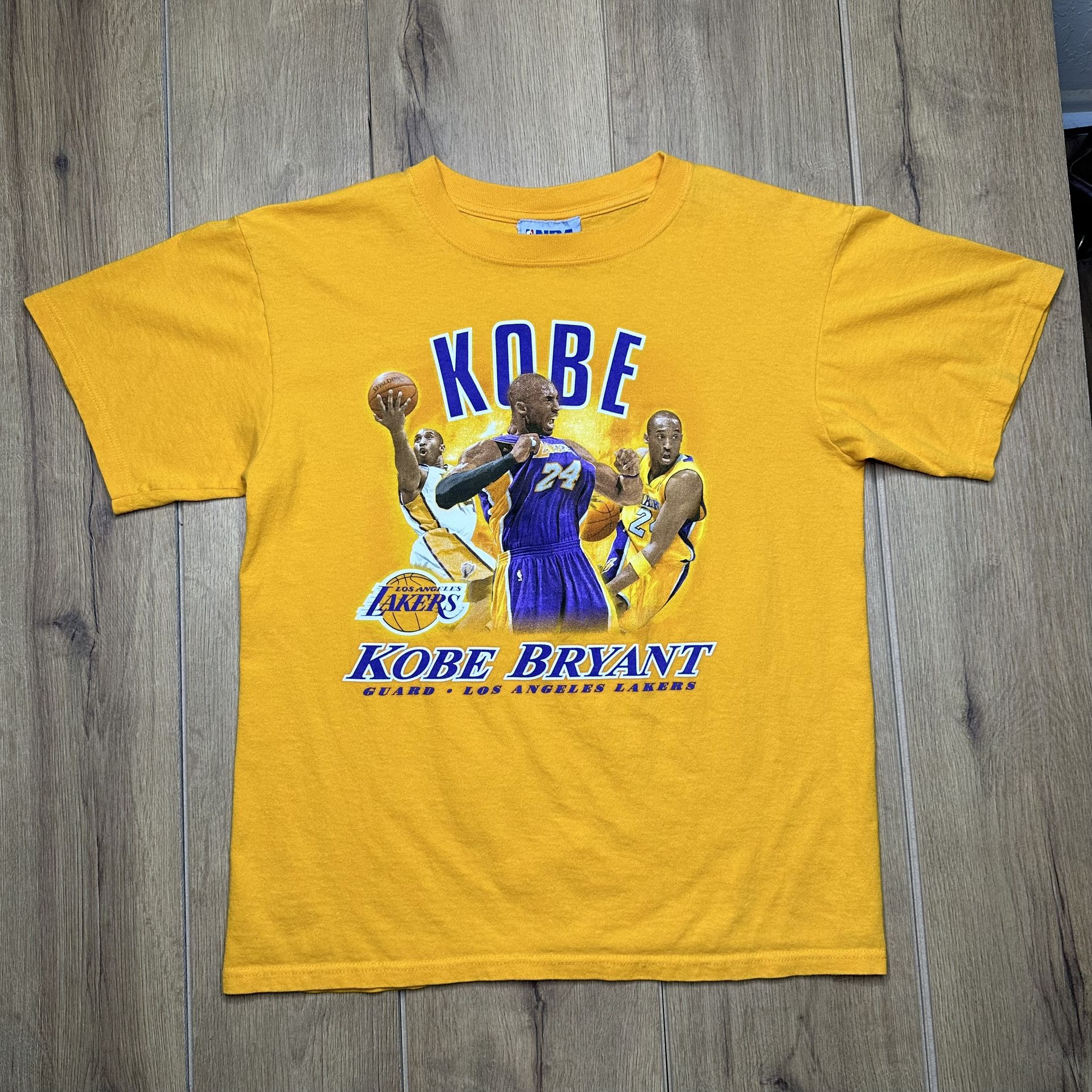 Vintage Kobe Bryant T Shirt Men's M Yellow NBA Basketball Graphic Crewneck Tee