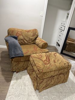 Oversized Accent Chair with Ottoman