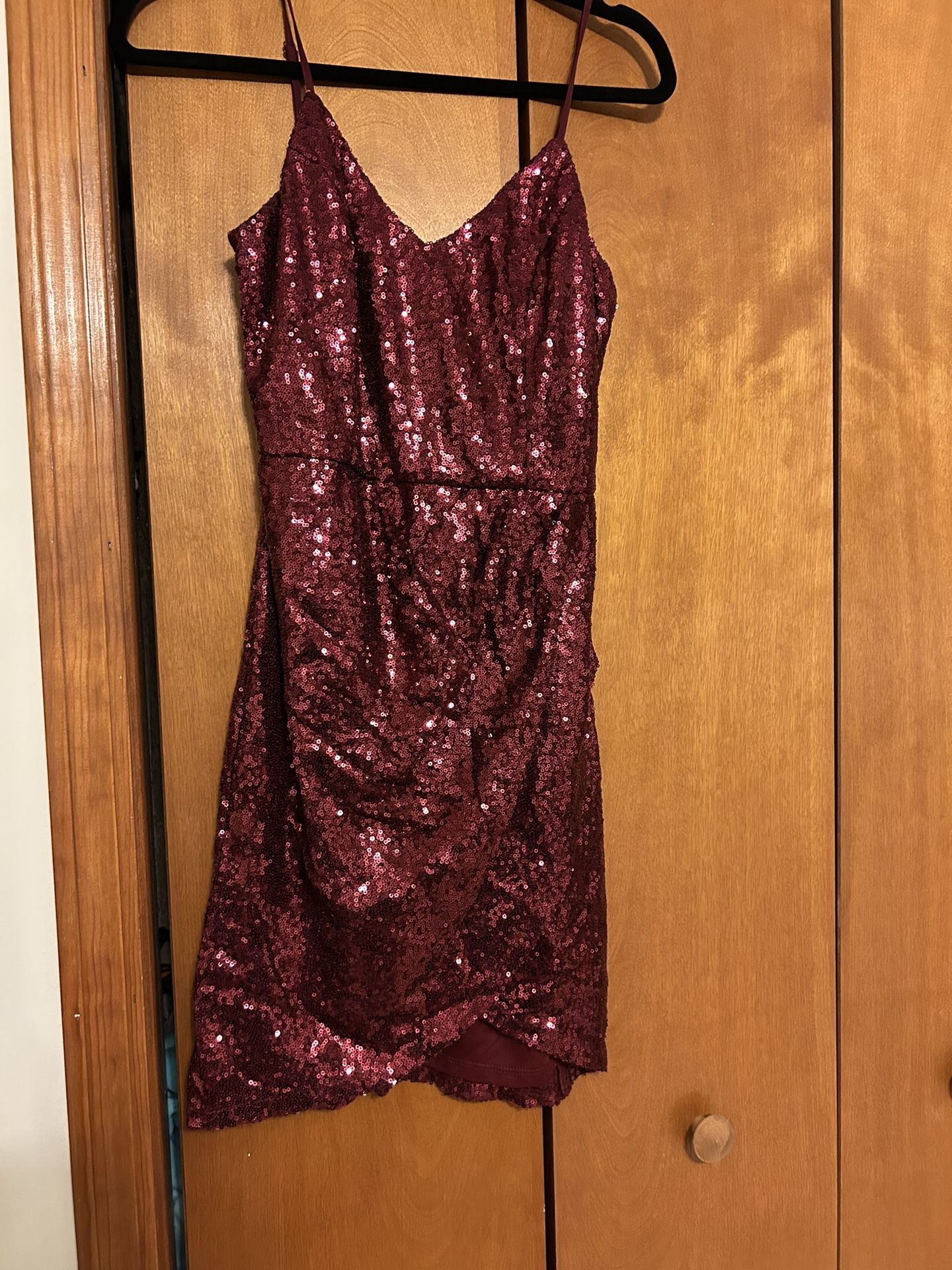Women’s Beautiful Burgundy Sequin Wrap Dress By Lulus Size Small