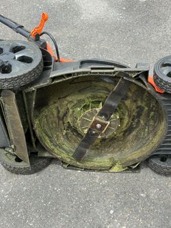 Electric lawnmower