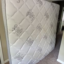 King Sized Mattress King Bed With Steel Platform Bed Frame