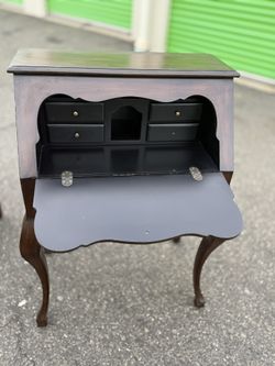 Desk For Sale (FREE DELIVERY)