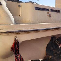 1998 Sea Ray 215 Express Boat