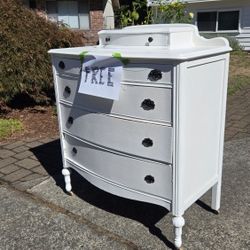 Free Chabby Chic Dresser PENDING PICK UP