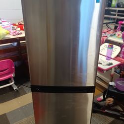 Magic Chef Refrigerator 