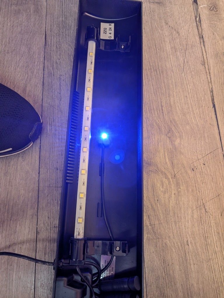 19 1/2"Aqueon Hood And Light For Fish Tank