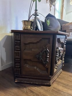 Matching Vintage End Tables 