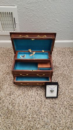 #12F Vintage Music Jewelry Box with 3 pins and Heart Locket