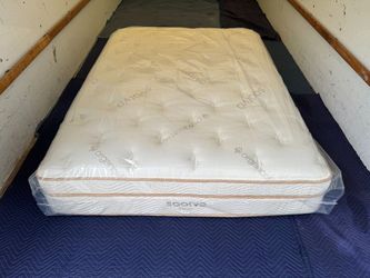 LIKE NEW - Queen Saatva Classic Plush Mattress - Delivery Available 