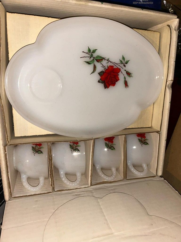 Vintage Rosecrest 8 piece snack set; dura-white; heat proof New