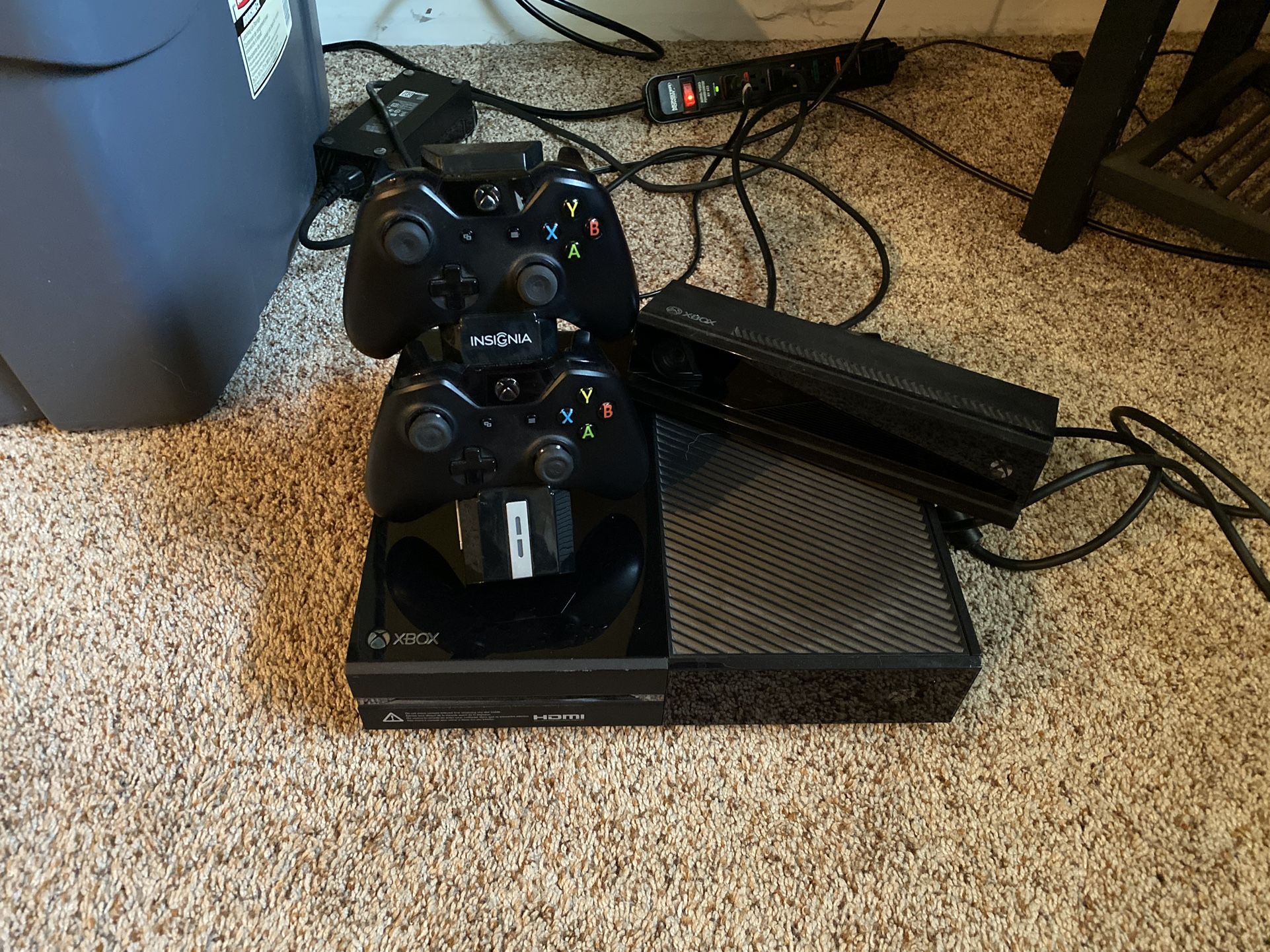 Xbox One With Kinect And 2 Controllers