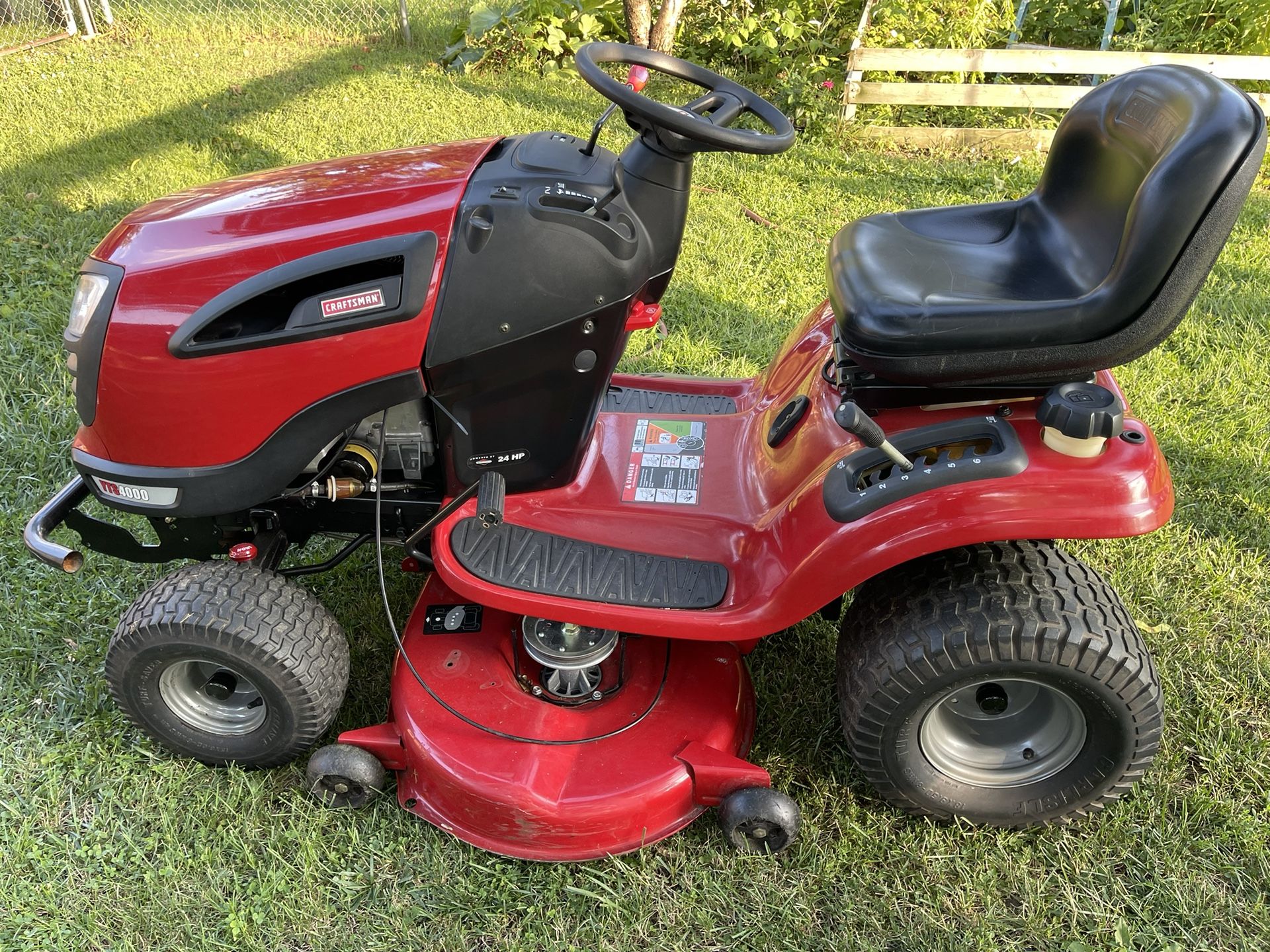 Tractor Craftsman YTS 4000 24 HP 46” Deck