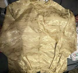 Never worn just stored VRGOLA men’s XL gold button front dress shirt . Located off lake mead and Simmons area asking $10  If this wasn’t so wrinkled y