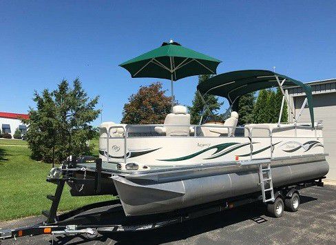 💥💥2006 Manitou Legacy Pontoon Boat and Trailer💥💥