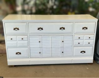 White 9 Drawer Dresser/ Buffet Table