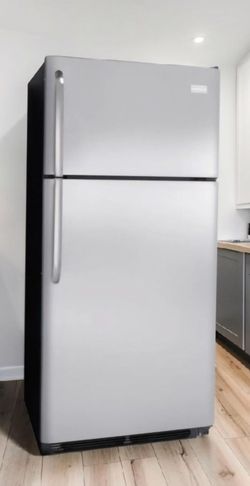 FRIGIDAIRE.....REFRIGERATOR 110 V FRIDGE EXCELLENT WORKING CONDITION AND VERY CLEAN