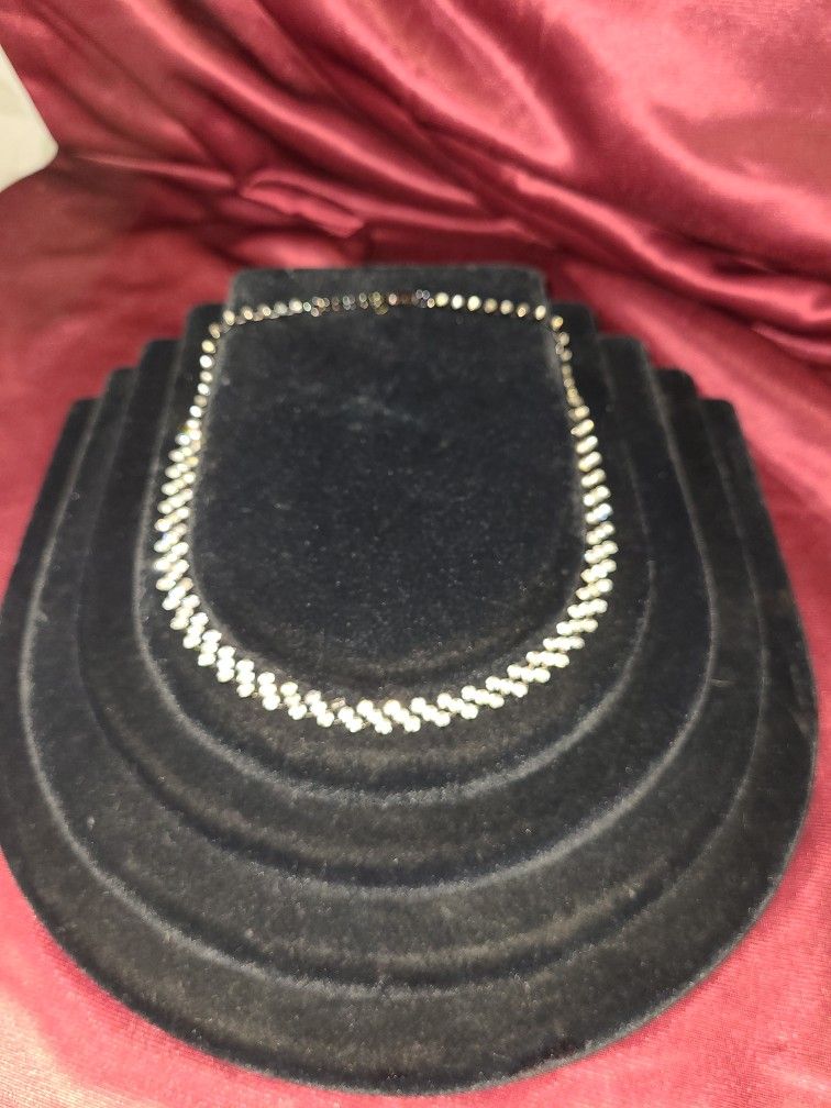 Pretty Choker Necklace