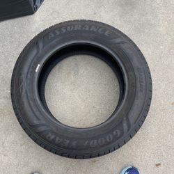 Good Year Assurance Tire 225/65R17