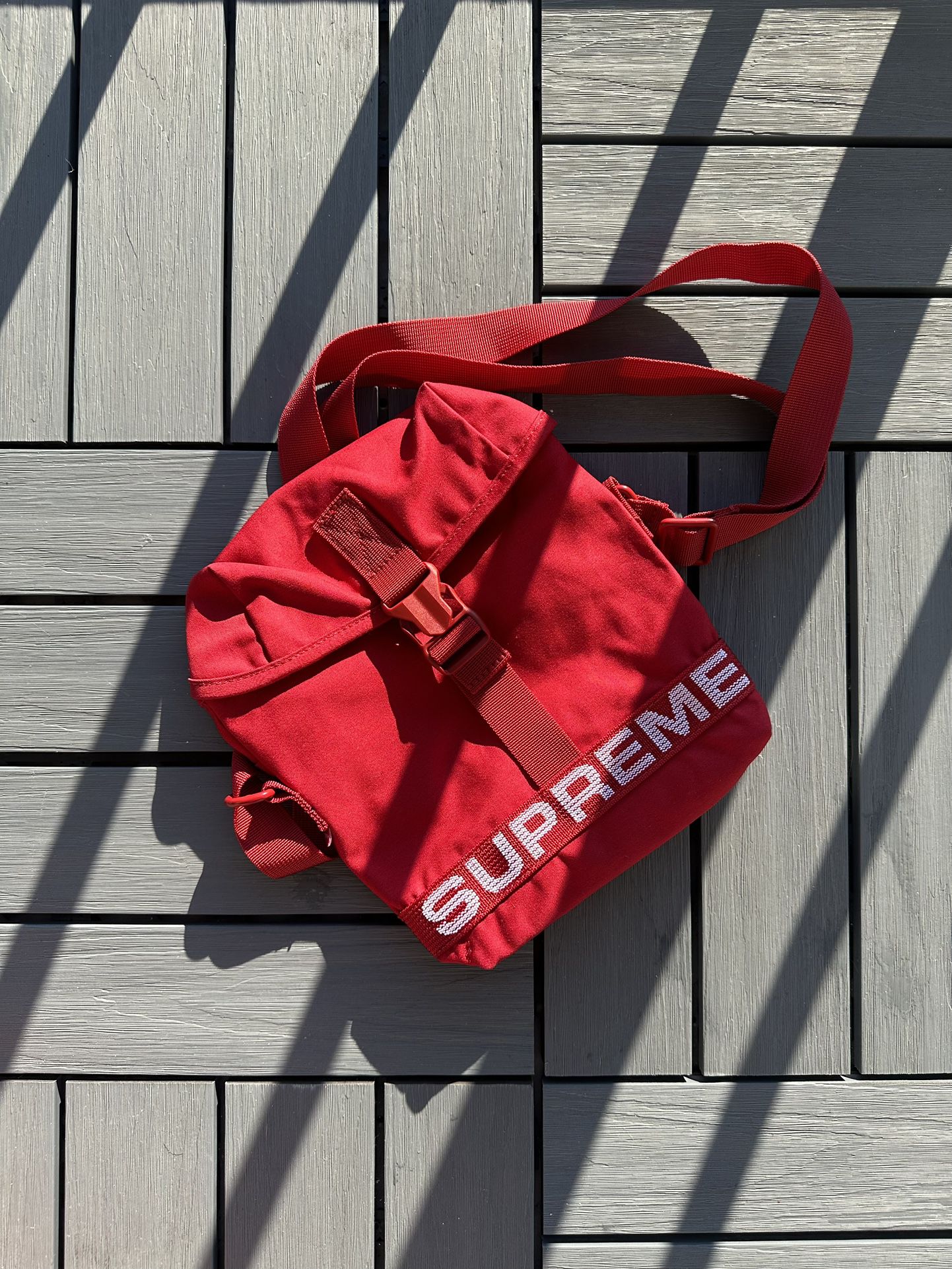 Supreme Shoulder Bag (SS18) Red for Sale in Covington, WA - OfferUp