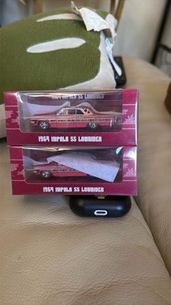 Hot wheels & 97 M 64 Chevy impala 1/64
