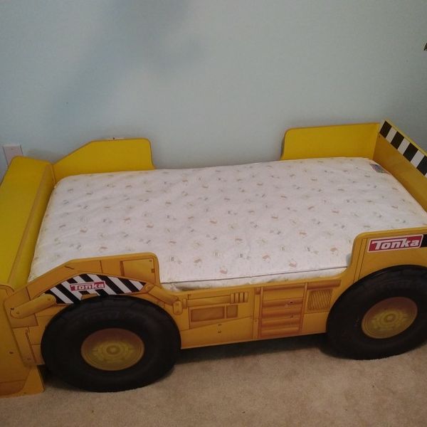 Toddler Bed Tonka Bulldozer Excellent Condition for Sale in Tampa