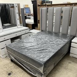 New White Bedroom Set With Vanity (Queen/Full)