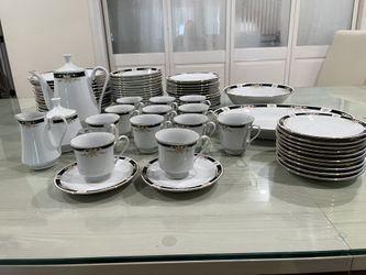 Set Of 12 Dinnerware 