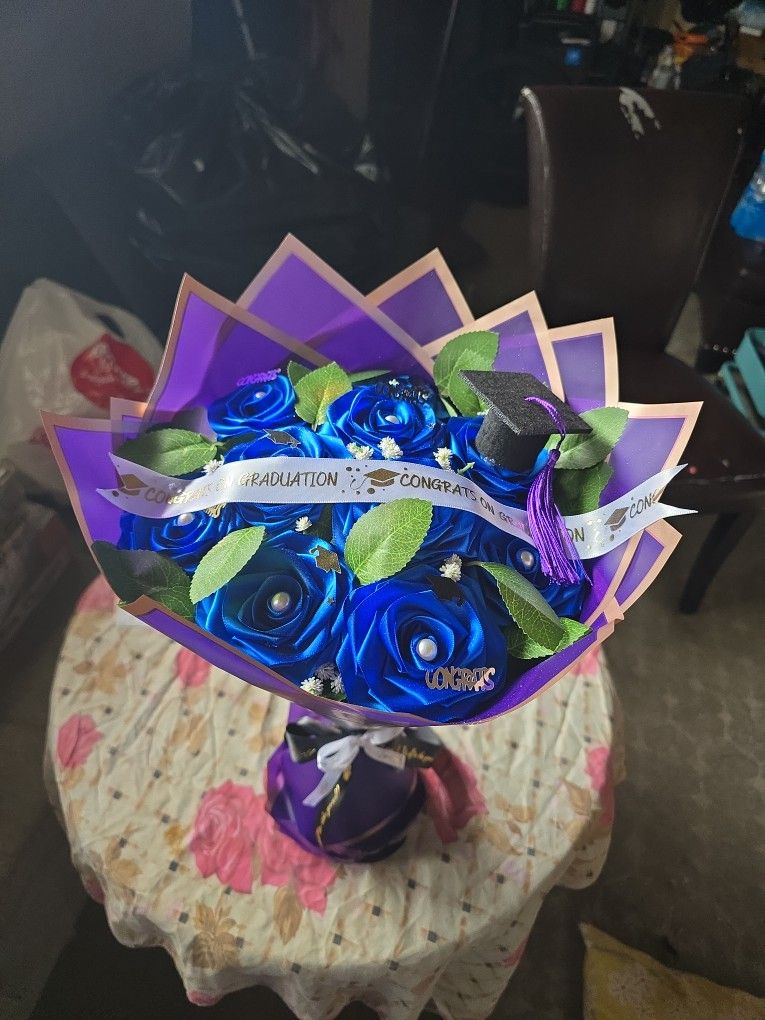 Hermoso Ramo De Graduación De 10 Rosas Artificiales
