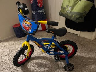 Hot Wheels Boys' 12-Inch BMX Bike