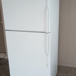 GE, WHITE  REFRIGERATOR. 29"1/2 wide  64"tall  29"deep