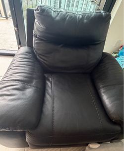 Beautiful ashley furniture recliner $75 obi