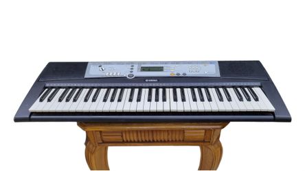 Yamaha YPT-200 61-Key Portable Electronic Digital Keyboard Piano. For Parts or Repair