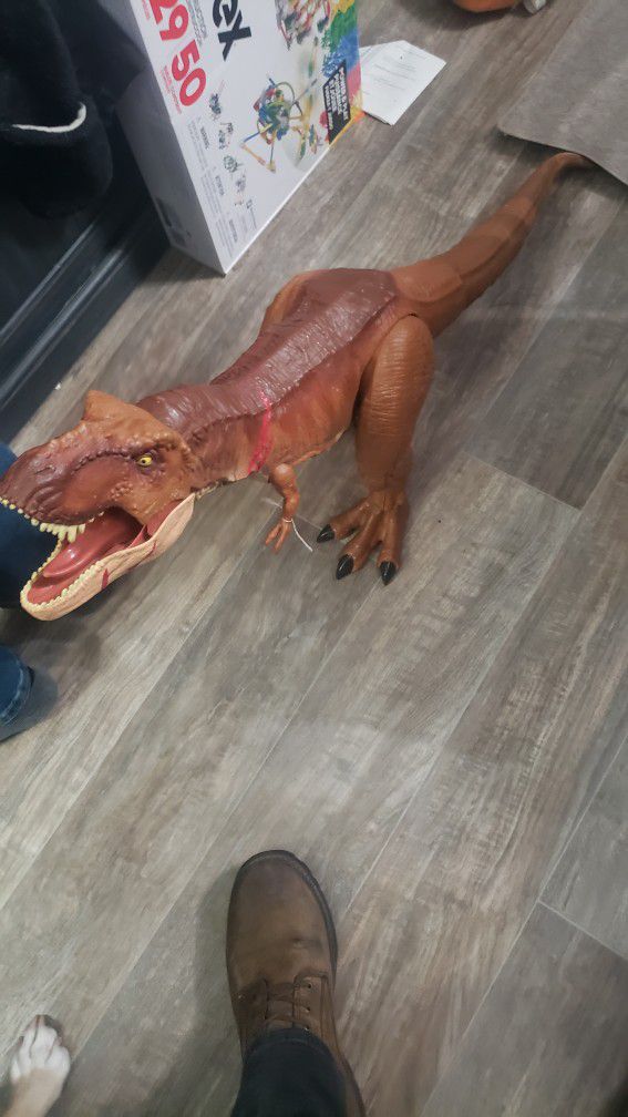 Jurassic World Super Colossal T-rex Battle Damaged