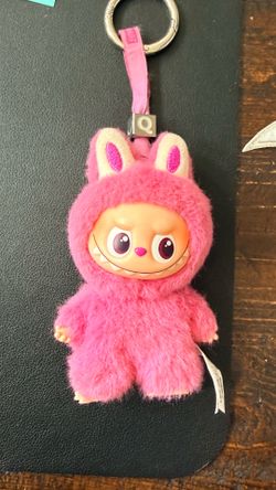 Labubu pin for love Q