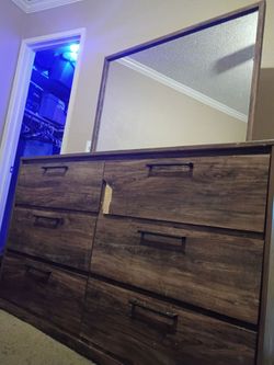 Dresser with mirror (OBO)