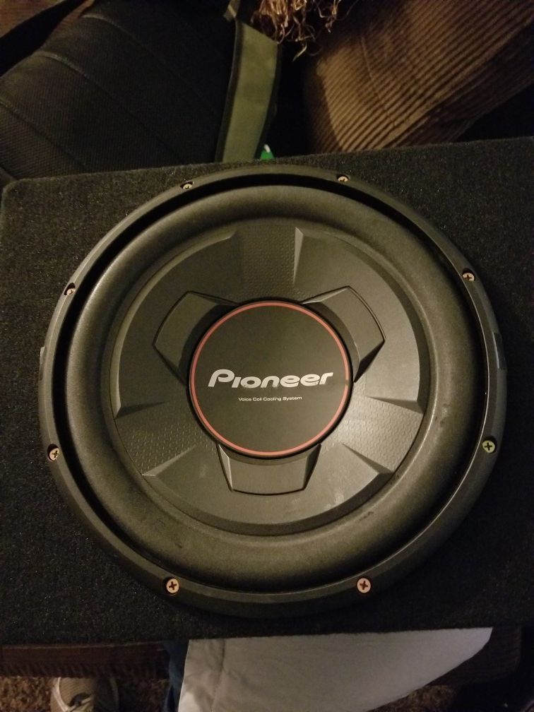 Bass 12" and amplifier pioneer