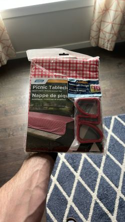 Camco Table Cloth And Clamps