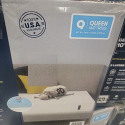 Serta 10' mattress Still In Box.  