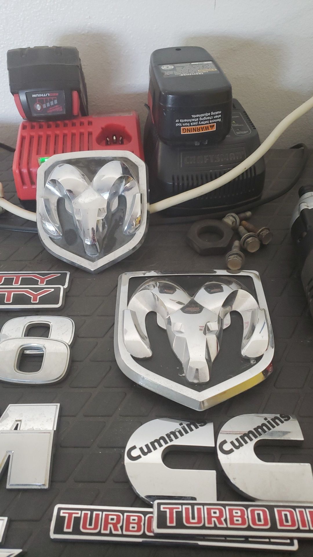 Ram 2500 emblems